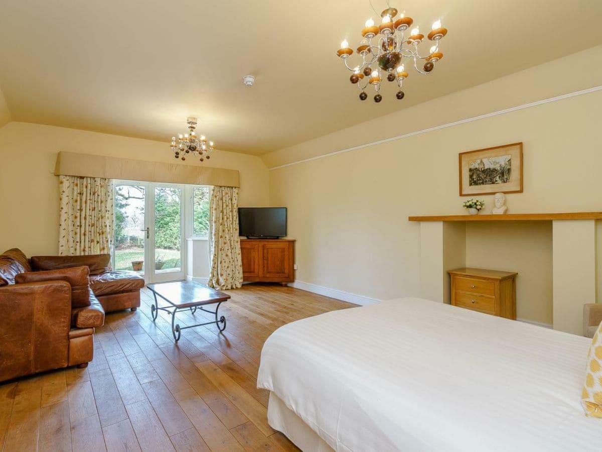 The Kingsley At Eversley Buitenkant foto